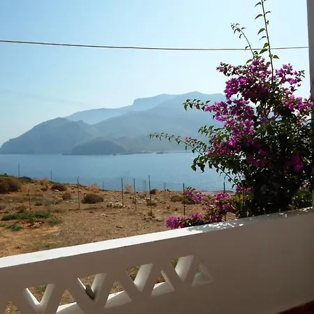 Lalarous & Guest house Skyros