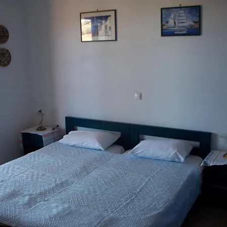 Lalarous & Πανσιόν 4*