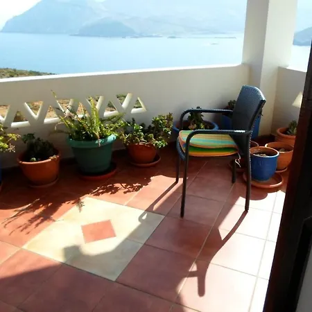 Lalarous & Guest house *