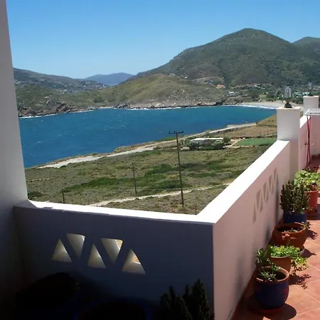 Πανσιόν Lalarous & Σκύρος