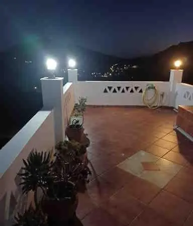 Πανσιόν Lalarous &