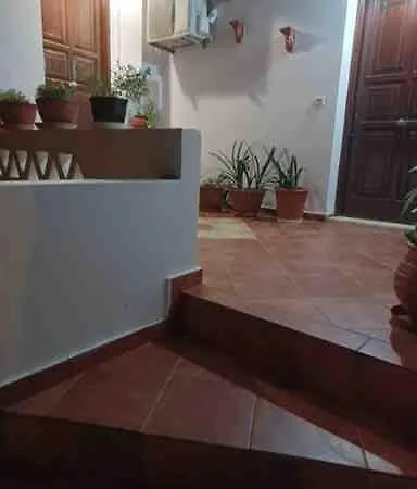 Πανσιόν Lalarous & Σκύρος