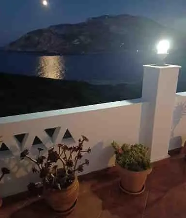 Πανσιόν Lalarous &