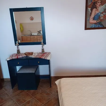 Πανσιόν Lalarous & 4*