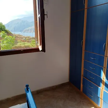 Lalarous & Πανσιόν