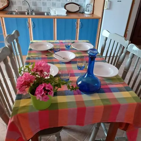 Lalarous & Guest house Skyros