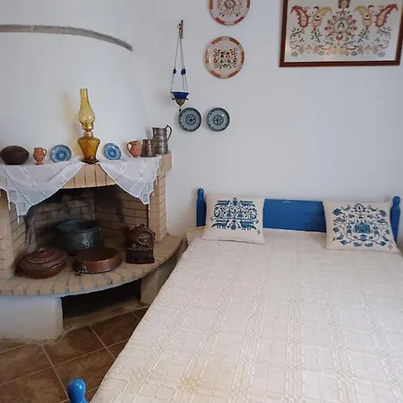 Lalarous & 4* Σκύρος