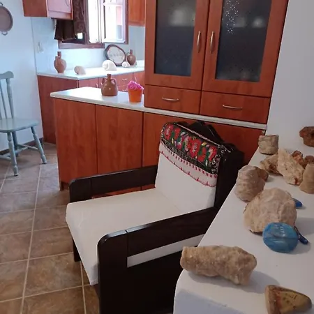 Πανσιόν Lalarous & 4*