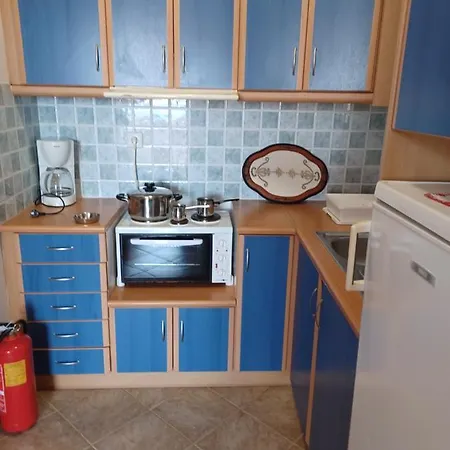 Lalarous & Πανσιόν