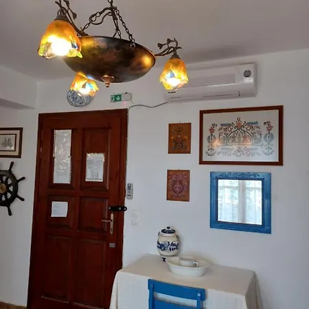 Lalarous & * Skyros