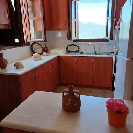 Lalarous & Πανσιόν 4*