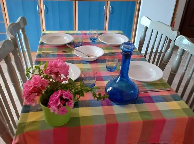 Lalarous & Maison d'hôtes Skyros