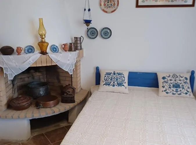 Lalarous & 4* Skyros