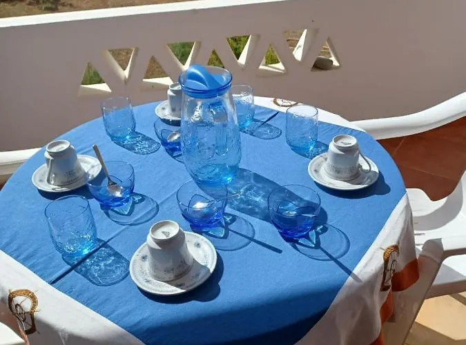 Lalarous & 4* Skyros